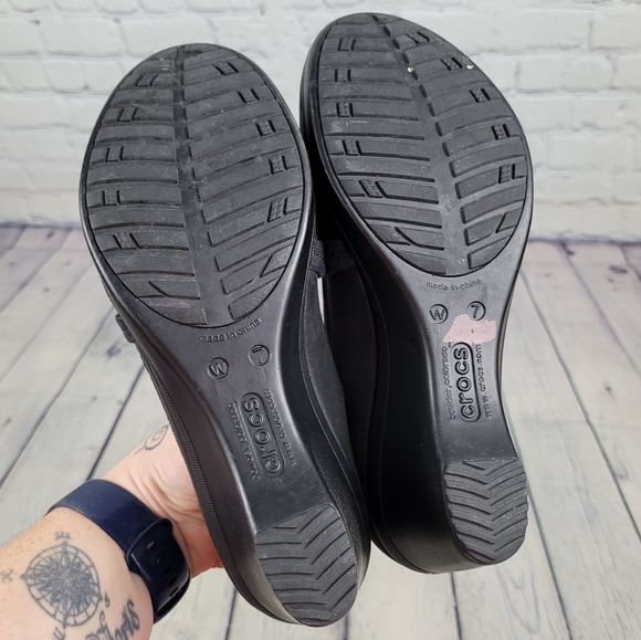 CROCS | wedge heel closed toe maryjane shoes - Picture 8 of 9